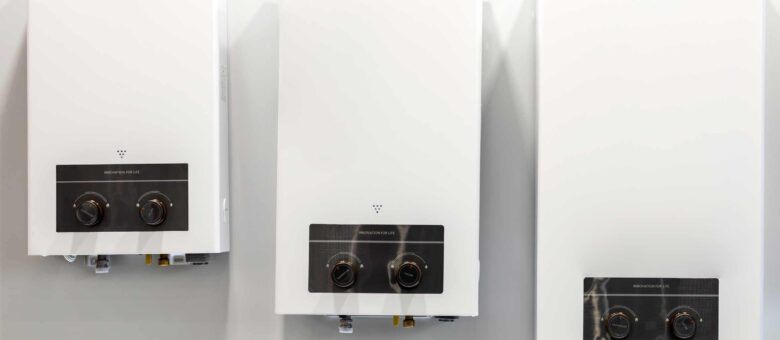 Tres calderas de gas de distintos tamaños.