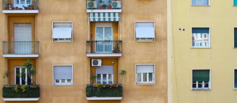 Fachada de comunidad de vecinos